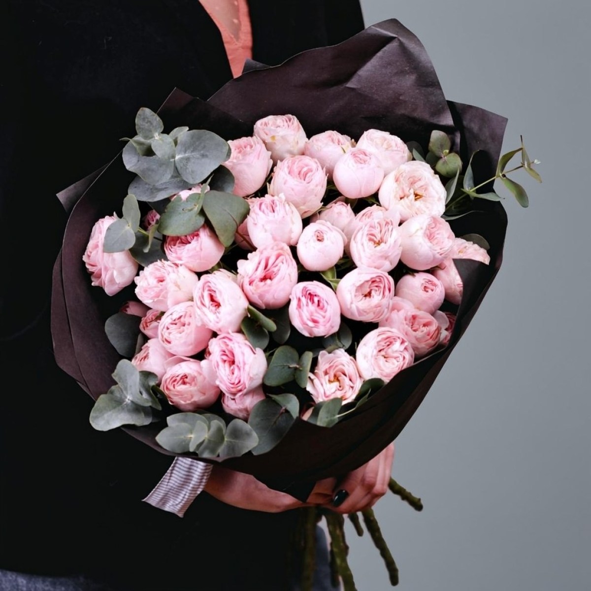 Нежный букет из кустовых роз